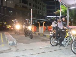 Malam Akhir Pekan, Polres Metro Jakarta Barat Gelar Patroli Skala Besar Bersama 3 Pilar