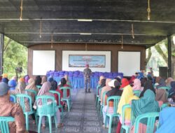 HUT PMI ke-80, Brigif 4 Marinir dan PT. Asia Makmur Bagikan Beras untuk Warga Lampung