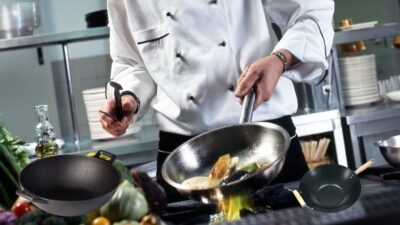 Tips Membuat Wajan Tidak Lengket Saat Digunakan Memasak