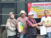 I Ketut Suwendra Serahkan Bantuan Bibit Padi Inpari 32 ke Poktan di Lampung Timur