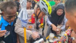 “Ngupi Pai Puakhi” : Cara Unik Polisi Pelabuhan Bakauheni Sapa Penumpang Kapal