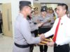 Kapolres Metro Jakarta Barat Pimpin Upacara Kenaikan Pangkat dan Penghargaan