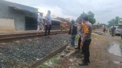 Polisi Datangi TKP Pria Tewas Terserempet Kereta Babaranjang di Natar Lampung Selatan