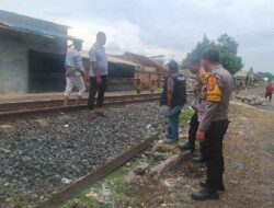 Polisi Datangi TKP Pria Tewas Terserempet Kereta Babaranjang di Natar Lampung Selatan