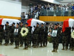 Penuh Duka & Penghormatan, KKP Lepas Tiga Korban ATR 42-500 ke Peristirahatan Terakhir