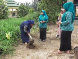 Warga Desa Mekar Karya Luncurkan Program Tanam Pepaya, SPPG Siap Tampung Hasil Panen