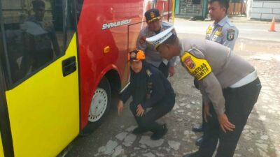 Tim Gabungan Periksa Angkutan Umum di Gadingrejo