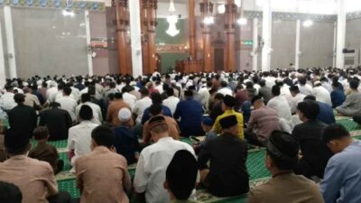 Walikota Bandar Lampung Laksanakan Sholat Ied di Masjid Al-Furqon