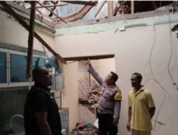 Rumah Warga di Pringsewu Rusak Tertimpa Material Bongkaran Gedung Walet