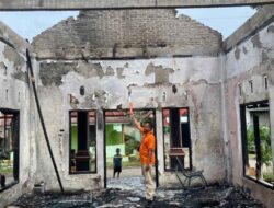 Polsek Wonosobo dan Inafis Polres Tanggamus Lakukan Olah TKP Kebakaran Kantor Pekon Sridadi